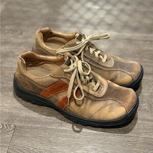 Skechers Tan and Brown Suede Leather Lace-Up Sneakers